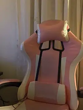 Snapshot of LittleBabyCat22 chatting on 11-06-25, 04:35 LittleBabyCat22 online show from 11-06-25, 04:35