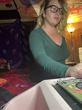 TrashleyRosebud online show from 11-25-25, 08:58