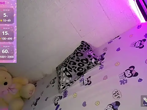 katie white online show from 10-19-25, 08:26