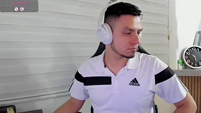 Snapshot of Rick_Diesel_ chatting on 04-02-26, 03:26 Rick Diesel online show from 04-02-26, 03:26