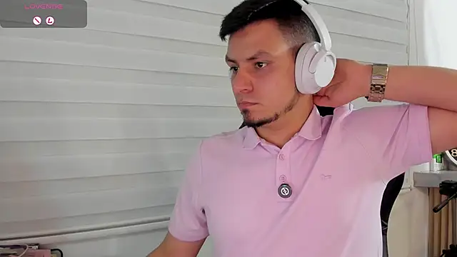 Snapshot of Rick_Diesel_ chatting on 04-10-26, 03:23 Rick Diesel online show from 04-10-26, 03:23