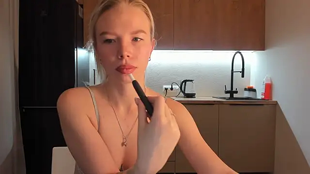 Snapshot of Olivia_Bells chatting on 01-05-25, 09:57 Olivia Bells online show from 01-05-25, 09:57