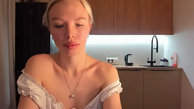 Snapshot of Olivia_Bells chatting on 02-11-25, 07:59 Olivia Bells online show from 02-11-25, 07:59