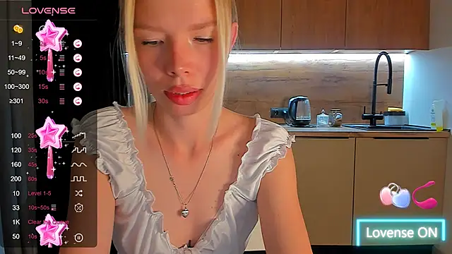 Snapshot of Olivia_Bells chatting on 09-23-25, 08:34 Olivia Bells online show from 09-23-25, 08:34