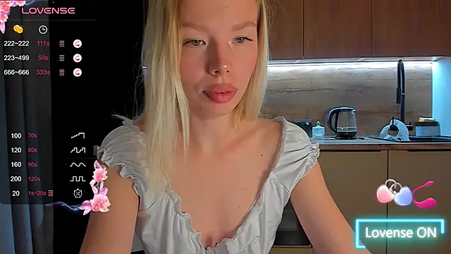 Snapshot of Olivia_Bells chatting on 10-16-25, 09:27 Olivia Bells online show from 10-16-25, 09:27
