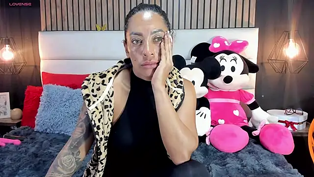 Snapshot of NiicolleMiller chatting on 03-19-25, 10:31 NiicolleMiller online show from 03-19-25, 10:31