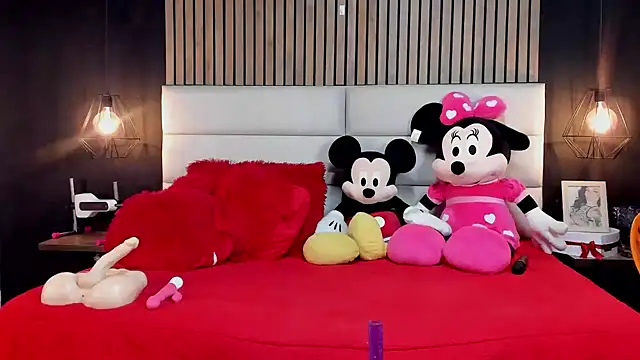 Snapshot of NiicolleMiller chatting on 09-28-25, 11:04 NiicolleMiller online show from 09-28-25, 11:04