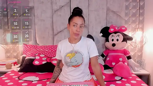 Snapshot of NiicolleMiller chatting on 10-08-25, 01:03 NiicolleMiller online show from 10-08-25, 01:03