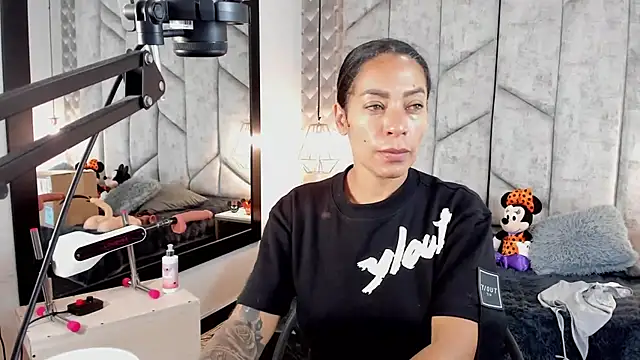 Snapshot of NiicolleMiller chatting on 10-17-25, 12:19 NiicolleMiller online show from 10-17-25, 12:19