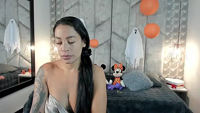 Snapshot of NiicolleMiller chatting on 10-19-25, 12:50 NiicolleMiller online show from 10-19-25, 12:50