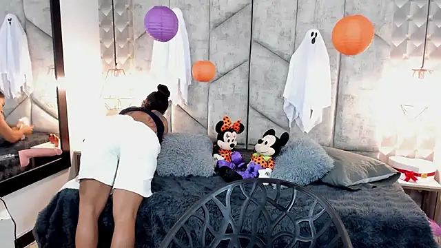 Snapshot of NiicolleMiller chatting on 10-20-25, 12:16 NiicolleMiller online show from 10-20-25, 12:16