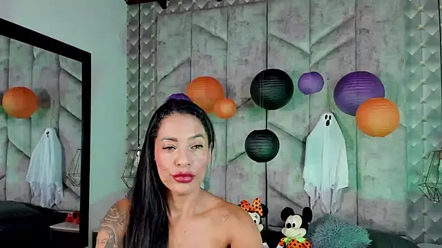 Snapshot of NiicolleMiller chatting on 10-22-25, 05:45 NiicolleMiller online show from 10-22-25, 05:45