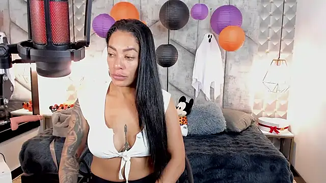 Snapshot of NiicolleMiller chatting on 10-24-25, 03:08 NiicolleMiller online show from 10-24-25, 03:08