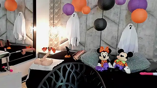 Snapshot of NiicolleMiller chatting on 10-26-25, 12:33 NiicolleMiller online show from 10-26-25, 12:33