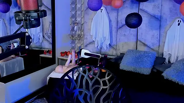 Snapshot of NiicolleMiller chatting on 10-27-25, 11:31 NiicolleMiller online show from 10-27-25, 11:31