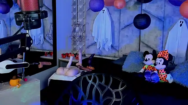 Snapshot of NiicolleMiller chatting on 10-28-25, 11:36 NiicolleMiller online show from 10-28-25, 11:36