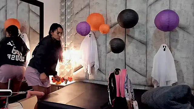 Snapshot of NiicolleMiller chatting on 10-30-25, 11:33 NiicolleMiller online show from 10-30-25, 11:33