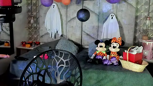 Snapshot of NiicolleMiller chatting on 10-30-25, 11:38 NiicolleMiller online show from 10-30-25, 11:38