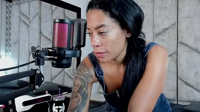 Snapshot of NiicolleMiller chatting on 11-08-25, 01:00 NiicolleMiller online show from 11-08-25, 01:00