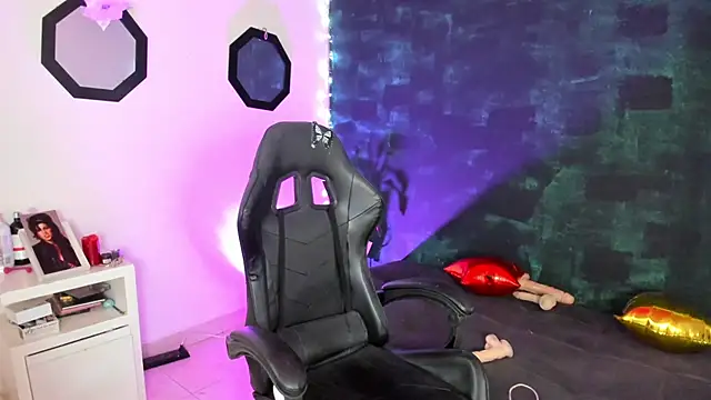 Snapshot of BellaFlaming chatting on 01-20-25, 06:10 BellaFlaming online show from 01-20-25, 06:10