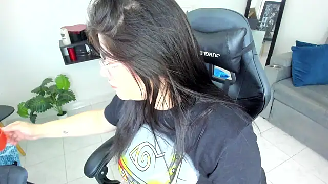 Snapshot of BellaFlaming chatting on 09-22-25, 11:34 BellaFlaming online show from 09-22-25, 11:34