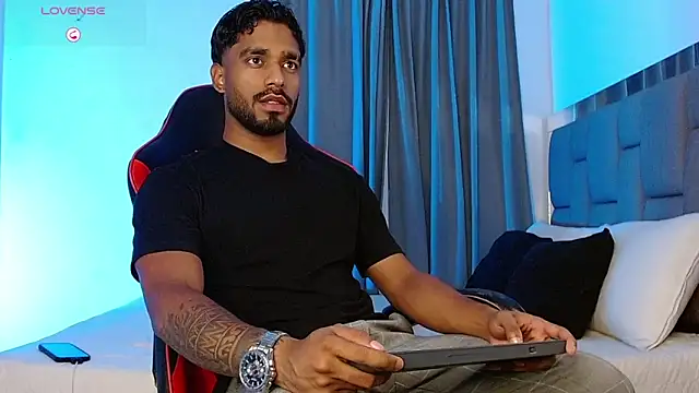 Snapshot of Christian_thor chatting on 11-13-25, 03:27 Christian thor online show from 11-13-25, 03:27