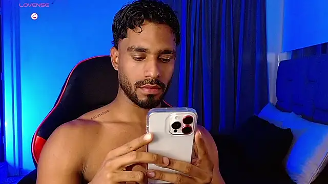 Snapshot of Christian_thor chatting on 11-28-25, 03:20 Christian thor online show from 11-28-25, 03:20