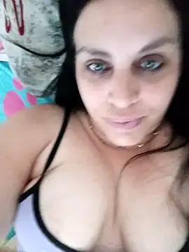 Snapshot of CRUELLAXX chatting on 12-14-24, 06:52 CRUELLAXX online show from 12-14-24, 06:52