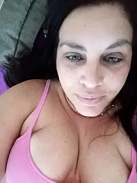 Snapshot of CRUELLAXX chatting on 01-27-25, 10:06 CRUELLAXX online show from 01-27-25, 10:06