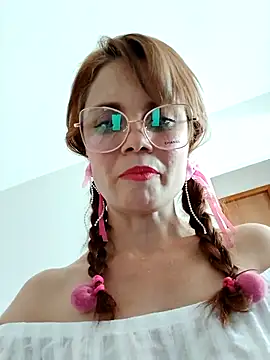 Snapshot of Meganlola chatting on 09-15-25, 01:55 Meganlola online show from 09-15-25, 01:55