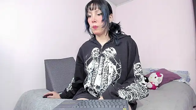 Snapshot of Room312_ chatting on 05-30-26, 05:54 Room312 online show from 05-30-26, 05:54