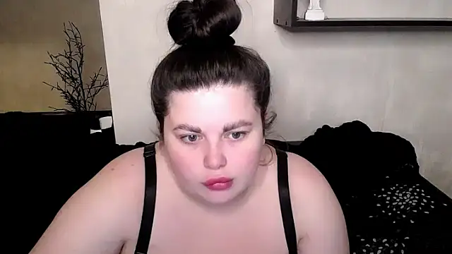 Emily Mo online show from 11-12-25, 06:47