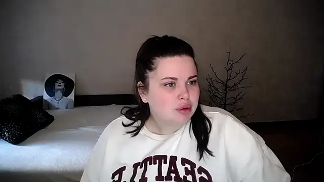 Emily Mo online show from 04-05-26, 05:37