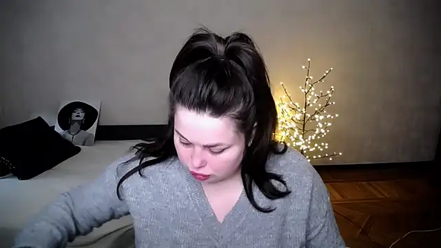 Emily Mo online show from 04-09-26, 05:40