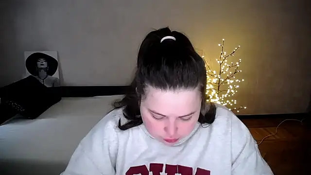 Emily Mo online show from 04-18-26, 05:44