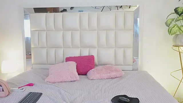 Snapshot of Anais_aradia chatting on 03-04-25, 07:51 Anais aradia online show from 03-04-25, 07:51