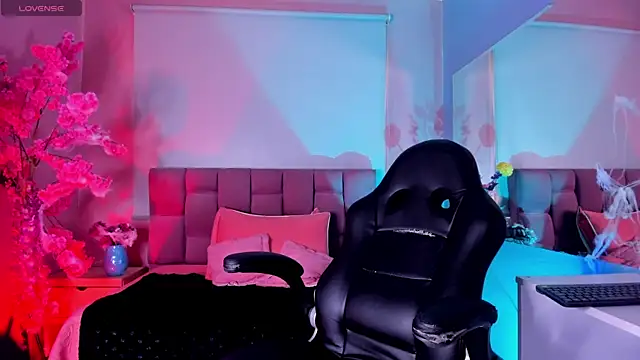 mia thompsonn  online show from 10-31-25, 03:13