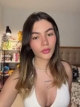 Snapshot of Your_Honeey chatting on 06-19-26, 10:24 Your Honeey online show from 06-19-26, 10:24