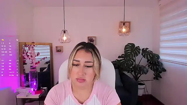 Snapshot of dina_ride chatting on 09-18-25, 12:40 dina ride online show from 09-18-25, 12:40