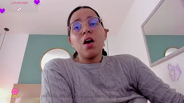 Snapshot of lucy_blue28 chatting on 05-04-26, 12:56 lucy blue28 online show from 05-04-26, 12:56