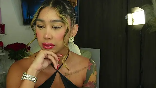 Snapshot of liah_v chatting on 04-11-26, 03:44 liah v online show from 04-11-26, 03:44