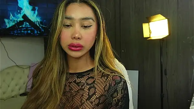 Snapshot of liah_v chatting on 04-23-26, 02:24 liah v online show from 04-23-26, 02:24