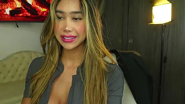 Snapshot of liah_v chatting on 05-07-26, 03:01 liah v online show from 05-07-26, 03:01