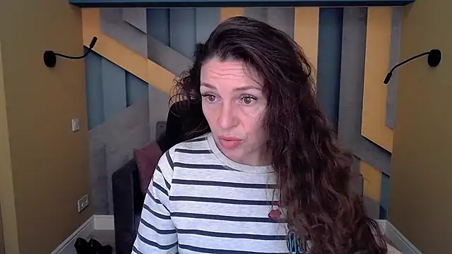 EllaLong online show from 10-28-25, 12:30