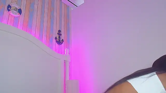 NaiaGils online show from 02-18-25, 06:47