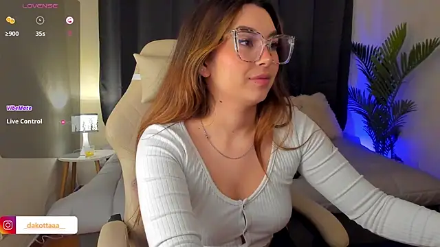 dakottaa  online show from 11-11-25, 11:38