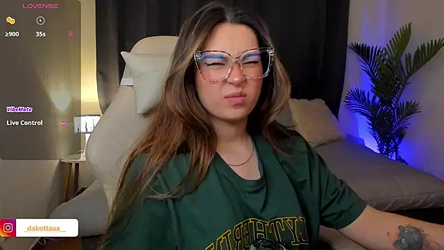dakottaa  online show from 11-28-25, 11:40