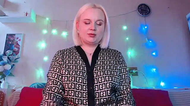 Snapshot of Karolina_love_ chatting on 12-31-24, 12:15 Karolina love  online show from 12-31-24, 12:15