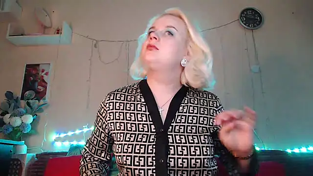 Snapshot of Karolina_love_ chatting on 01-09-25, 03:44 Karolina love  online show from 01-09-25, 03:44