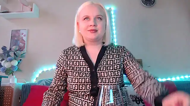 Snapshot of Karolina_love_ chatting on 01-25-25, 12:05 Karolina love  online show from 01-25-25, 12:05
